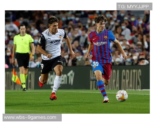 小聚一下:加维晒与法蒂、莫里巴等人聚餐合照背后的味觉与友谊 小聚一下:加维晒与法蒂、莫里巴等人聚餐合照背后的味觉与友谊